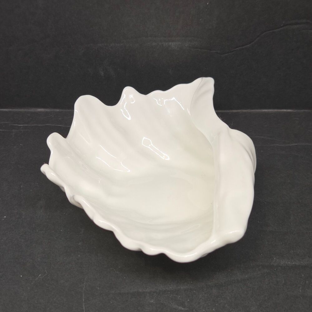 Wedgwood England Nautilus Collection White 5 3/4" Sea Shell Dish EXC - Picture 2 of 10